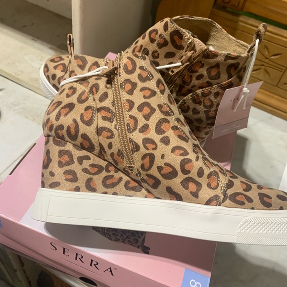 NEW WOMENS SERRA LEOPARD PRINT BOOTIES SZ 8 - Picture 3 of 3